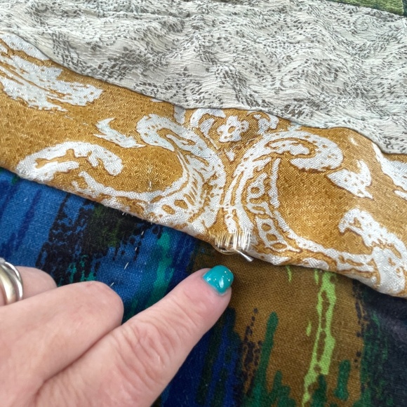 Vintage 70s reversible quilt, striped and floral patchwork, minor wear, twin - Picture 11 of 11